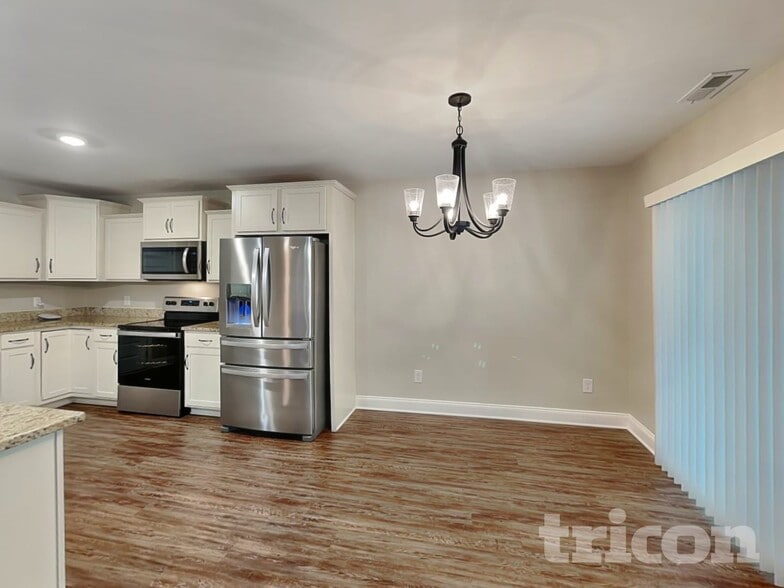 Building Photo - 223 Fieldstone Ln