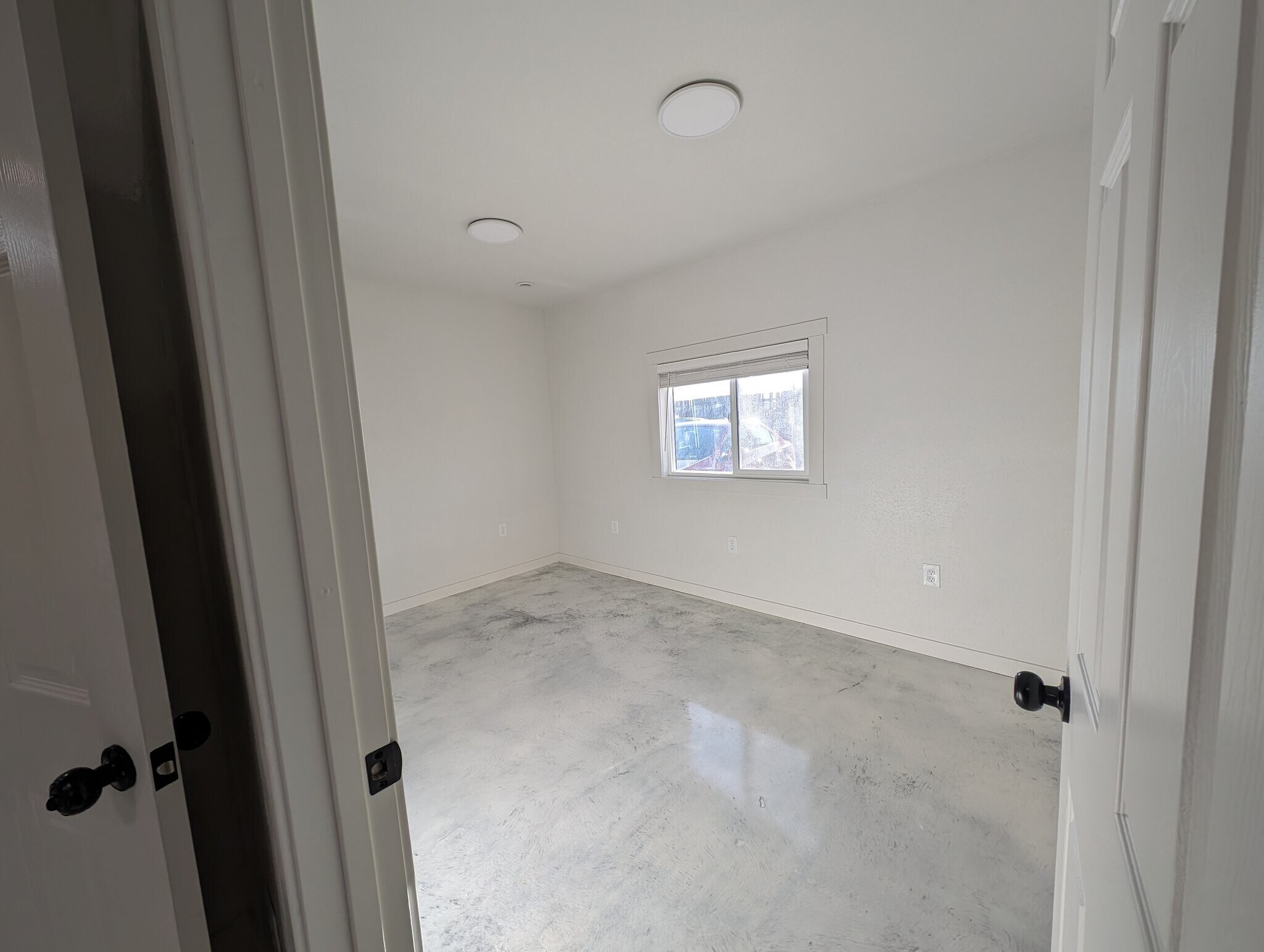 Building Photo - 5855 S View Rd