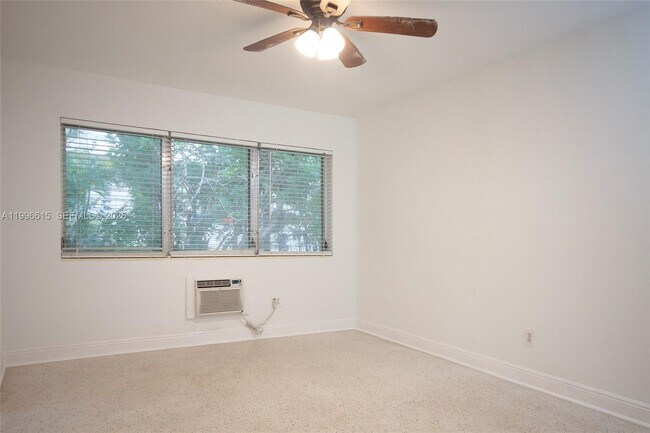 Building Photo - 1050 92nd St