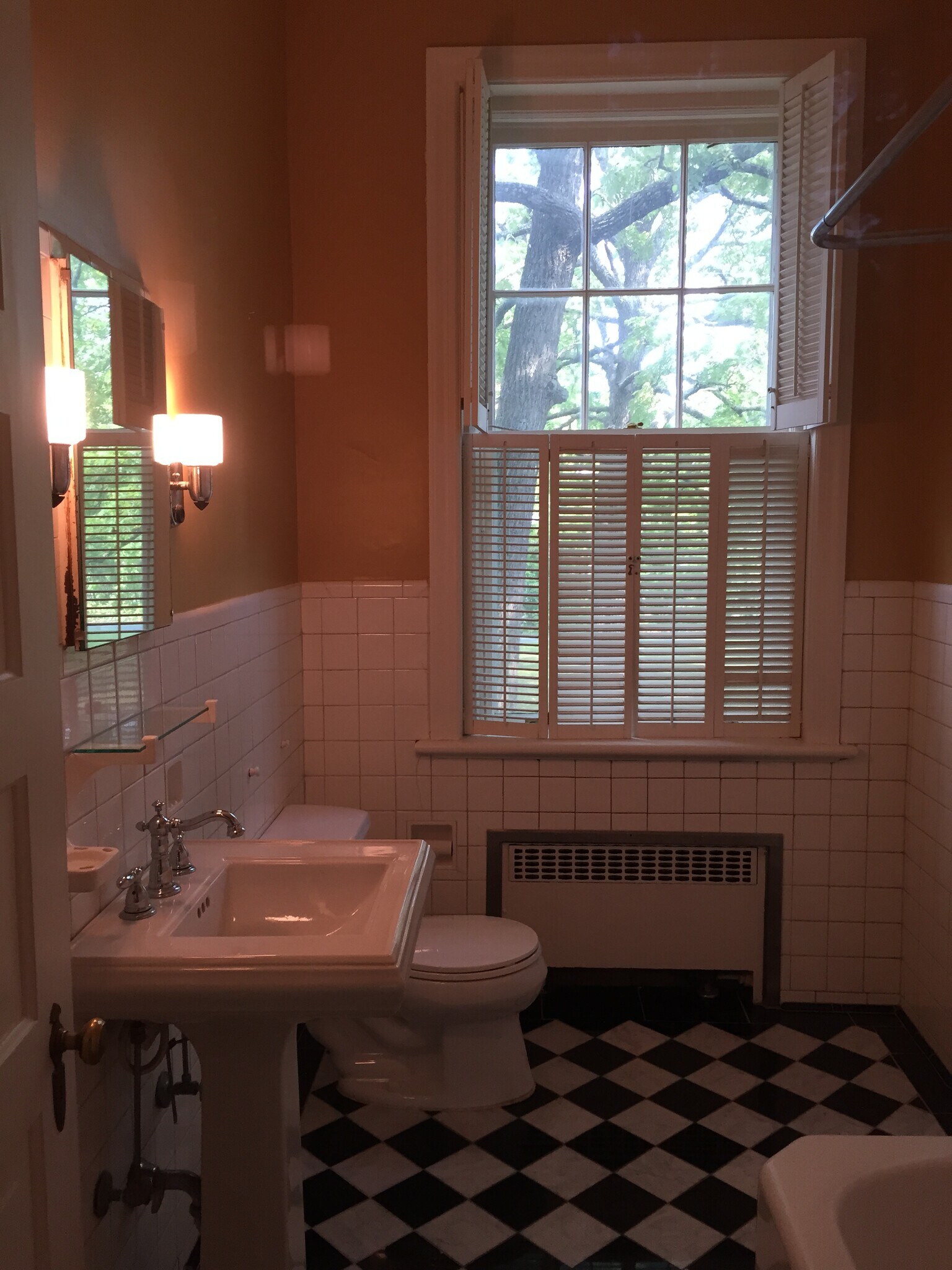 Bath 2 - 1403 N Augusta St