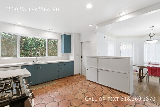 Building Photo - 1530 Valley View Rd