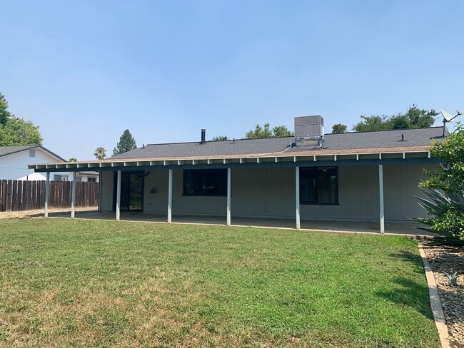 Building Photo - Make this your new home!