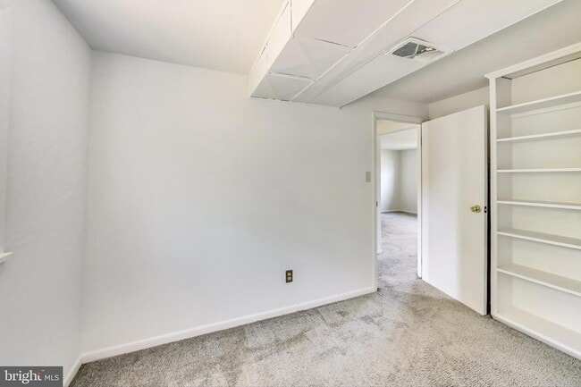 Building Photo - 1208 Pinewood Dr