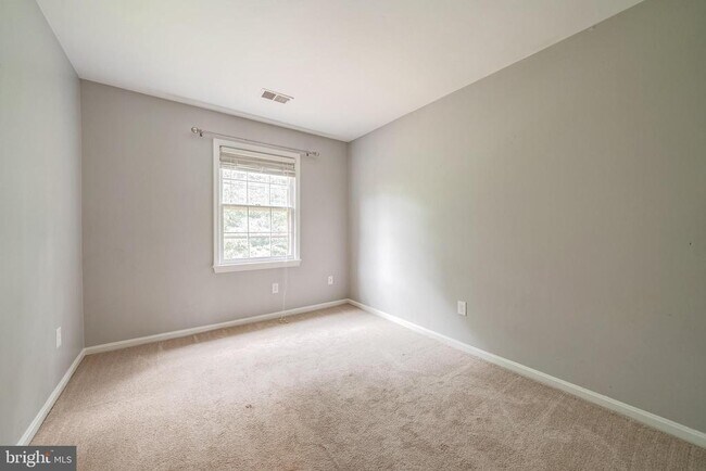 Building Photo - 5465 Cheshire Meadows Way