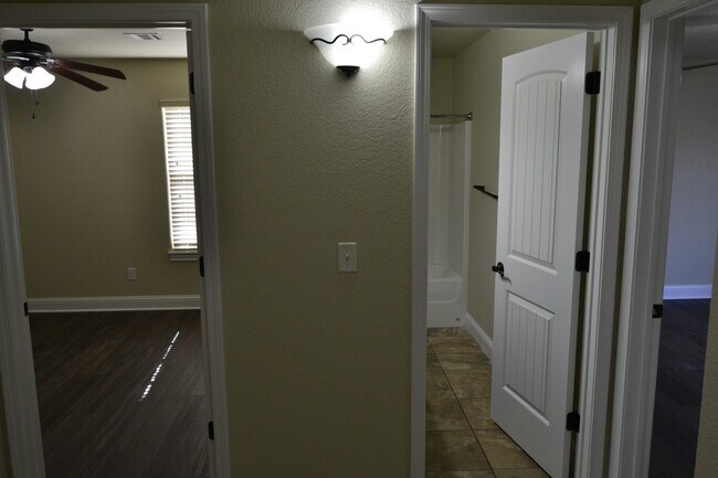 Building Photo - 1700 Been Rd