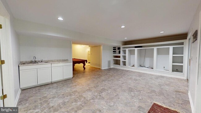 Building Photo - 9811 Fendale Ln