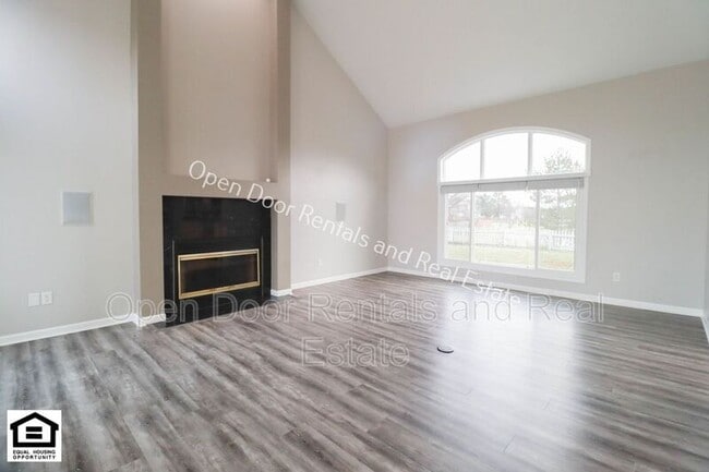 Building Photo - 8218 Fountainhead Dr