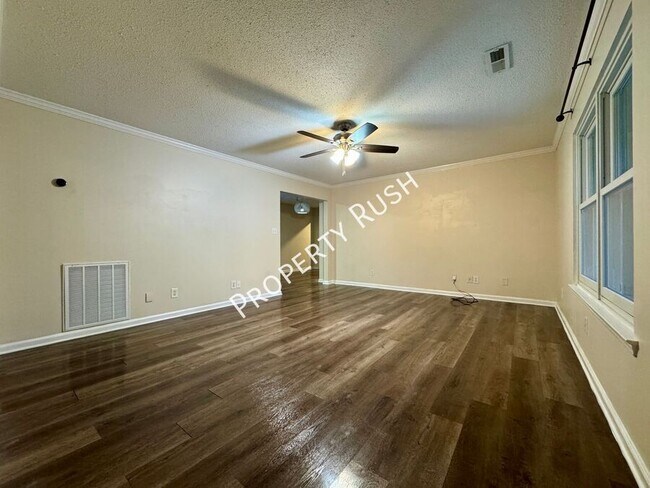 Building Photo - 1110 Fernway Cir