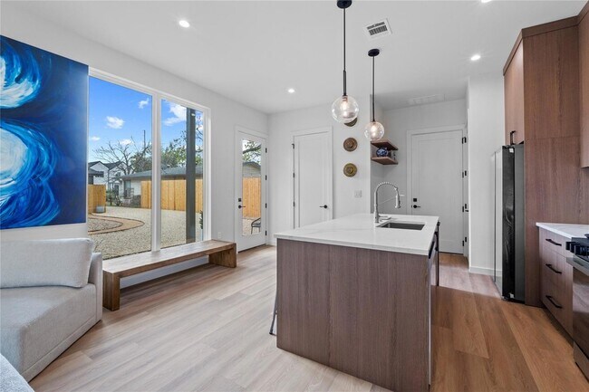 Building Photo - 506 Krebs Ln