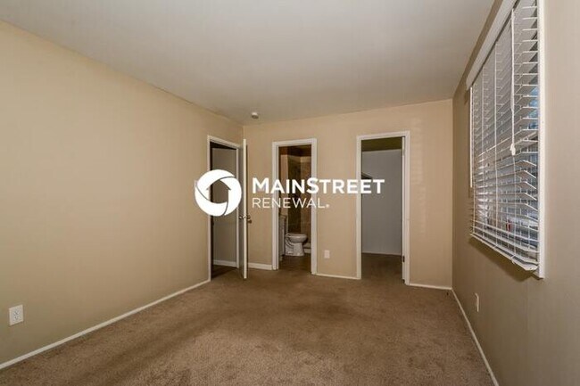 Building Photo - 3 Bedroom Pet-Friendly Home in Florissant, MO with Main Street Renewal