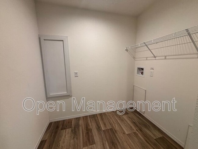 Building Photo - 700 S 12th St