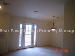 Building Photo - Two Bedroom, One Bath Condo near High School!