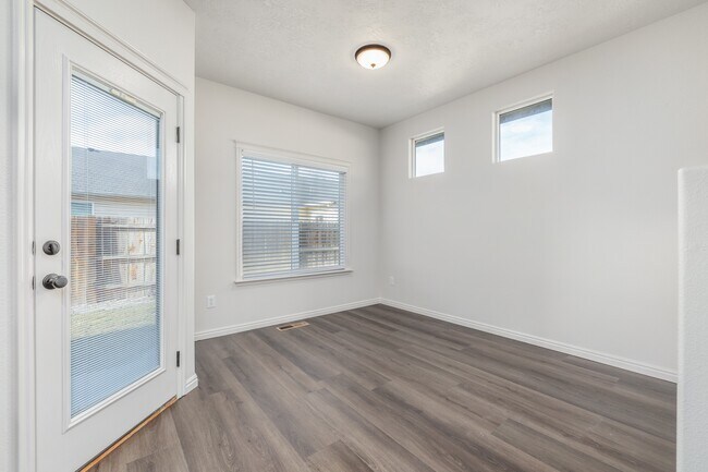 Building Photo - 911 N Scottish St