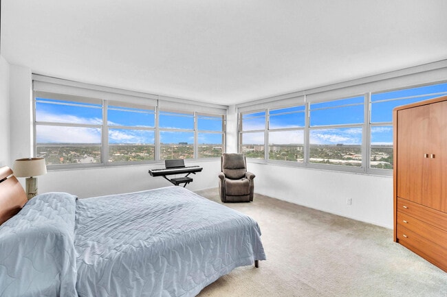 Building Photo - 4280 Galt Ocean Dr