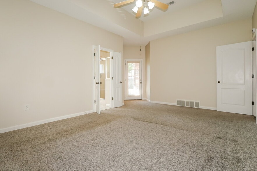 Building Photo - 1384 Carlton Ridge Dr
