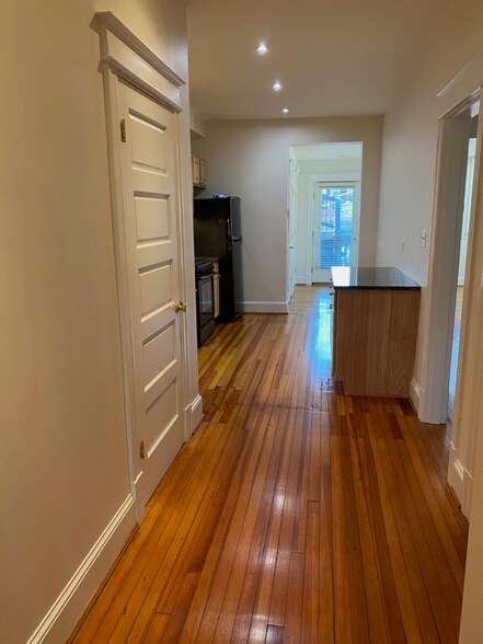 Building Photo - 115 17th St SE