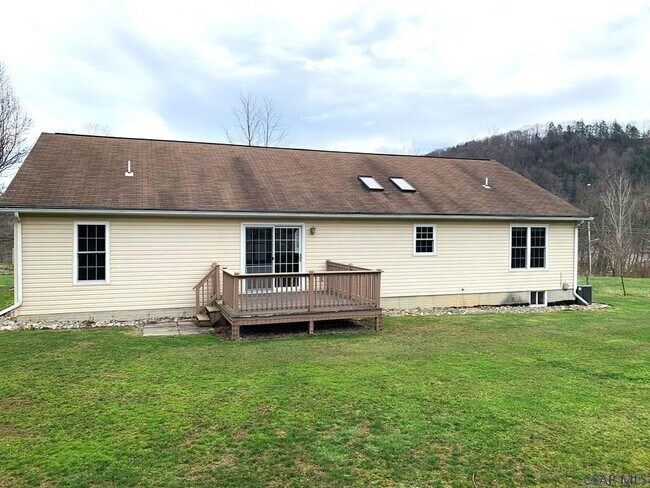 Building Photo - 133 Anderson Ln