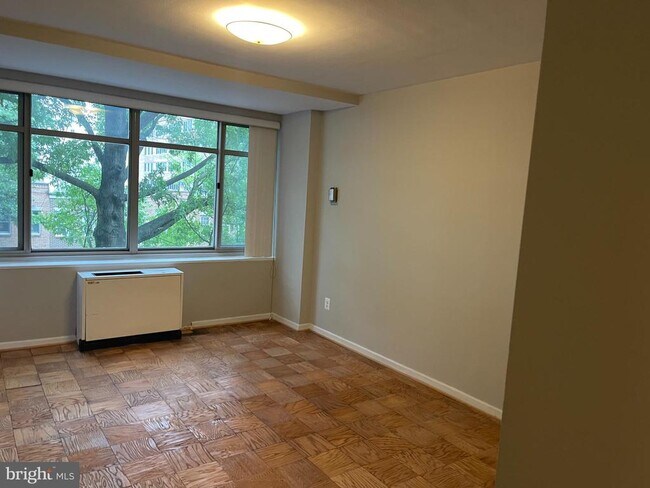 Building Photo - 940 25th St NW