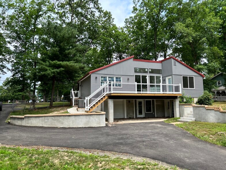 Building Photo - 3759 Brookhaven Dr