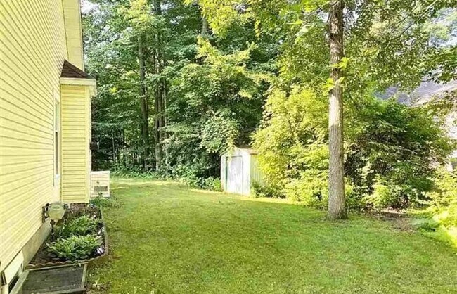 Building Photo - 1556 Shagbark St