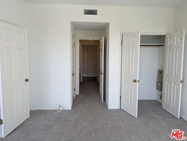 Building Photo - 100 N Wetherly Dr
