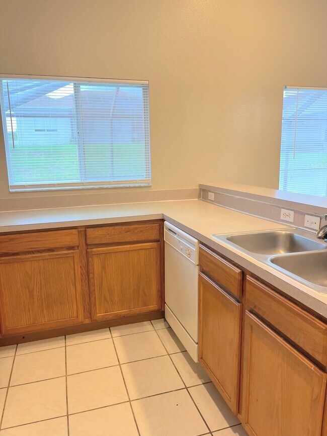 Building Photo - 509 Hillcrest Dr