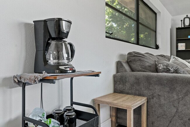 Building Photo - 919 Ave S SE