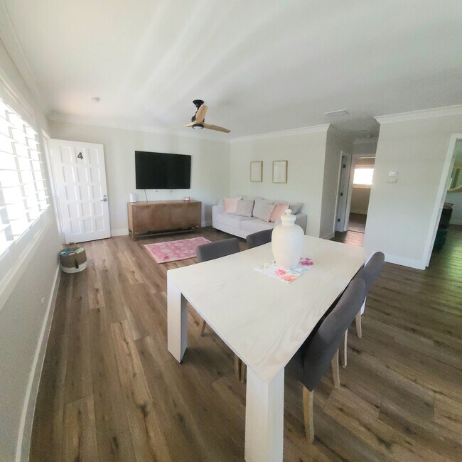 Building Photo - 1202 Palm Trl