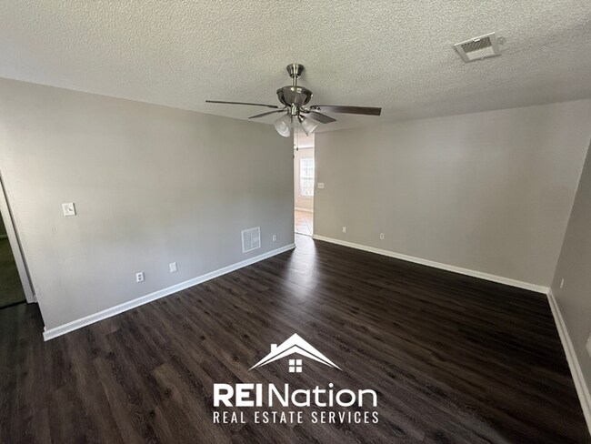 Building Photo - Move-In Ready 3BR Home in 38128 - Hardwood Floors, Attached Garage & Private Yard