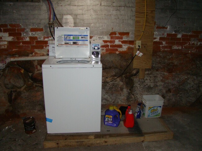 Building Photo - 86 School St