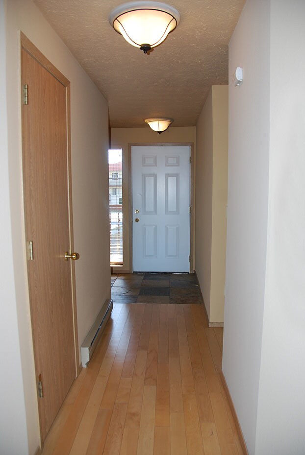 Building Photo - **Available July** BROWNE'S ADDITION GATED CONDOMINIUM 3 Bed 2 Bathroom view property