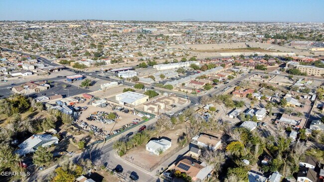 Building Photo - 580 Chula Vista St