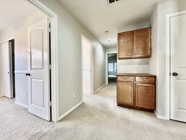 Building Photo - 8143 W Mary Ann Dr