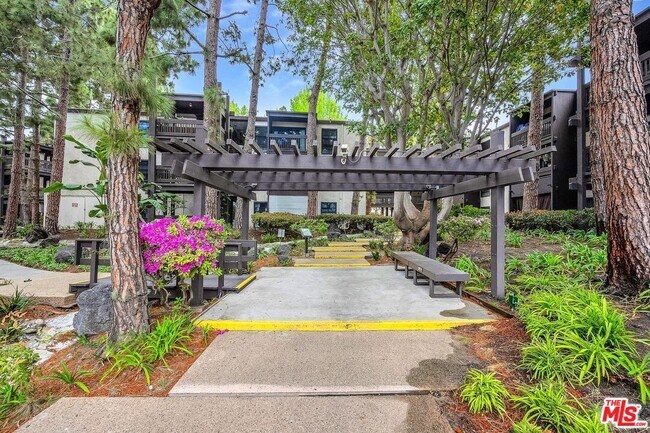 Building Photo - 7777 W 91st St