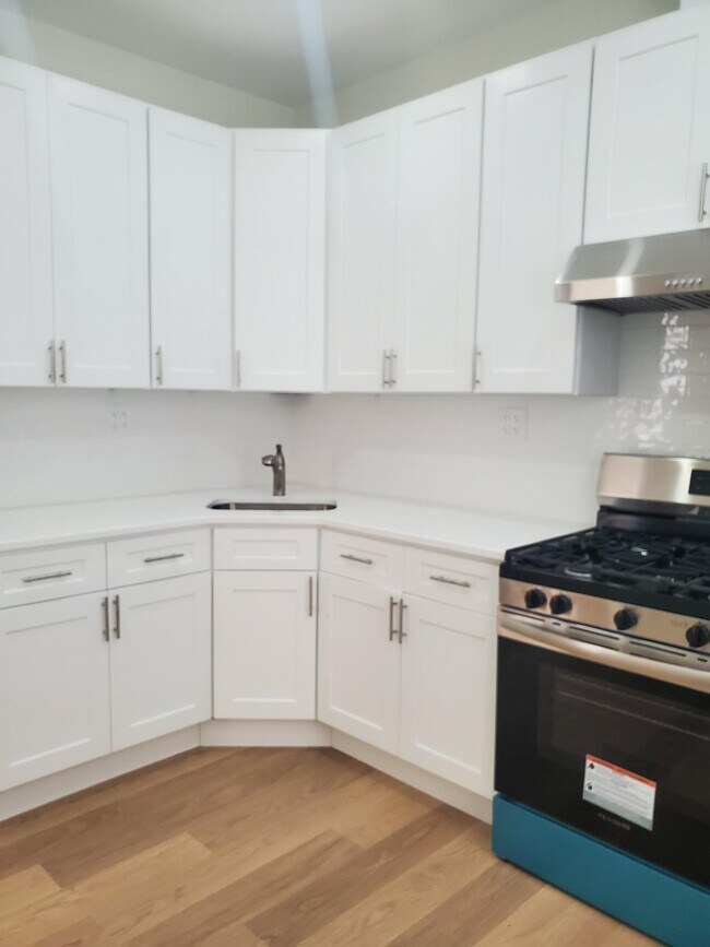 Building Photo - 376 Van Nostrand Ave
