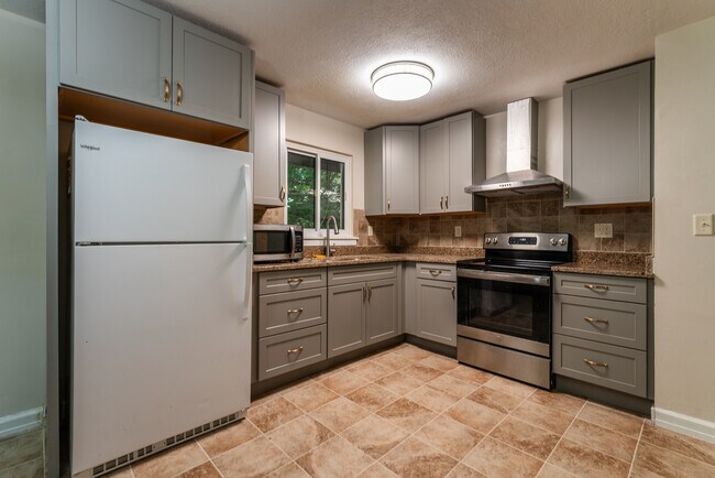 Building Photo - 503 Clement Rd
