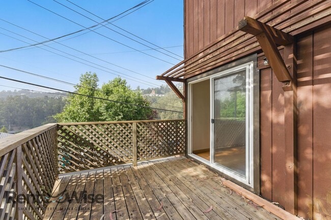 Building Photo - 6845 Thornhill Dr
