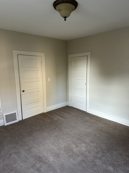 Building Photo - 151 Elm St