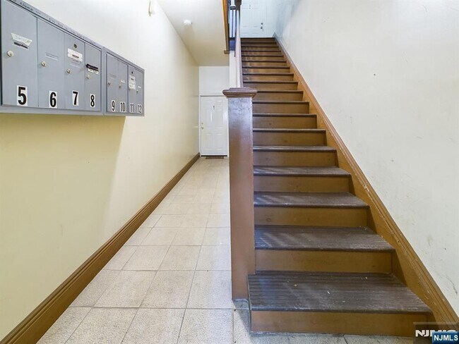 Building Photo - 413-15 Dodd St