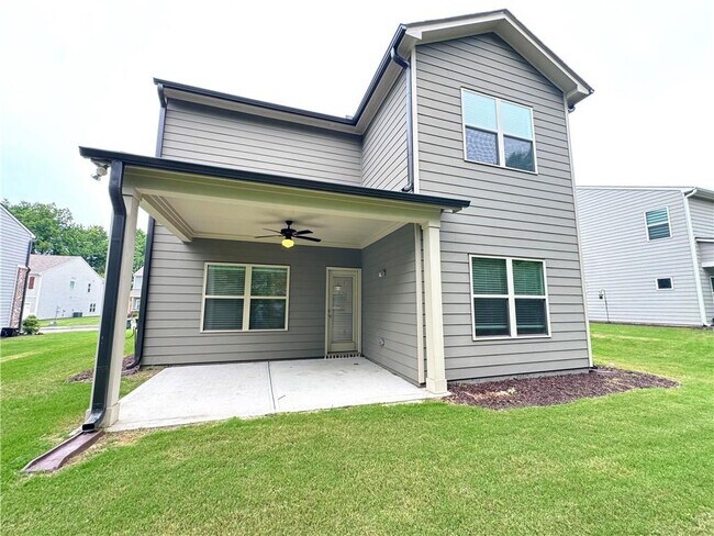 Building Photo - 2955 Vinca Dr