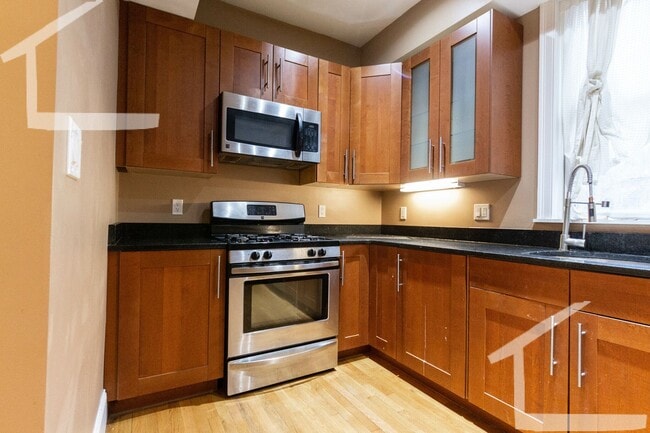 Building Photo - 1590 Beacon St