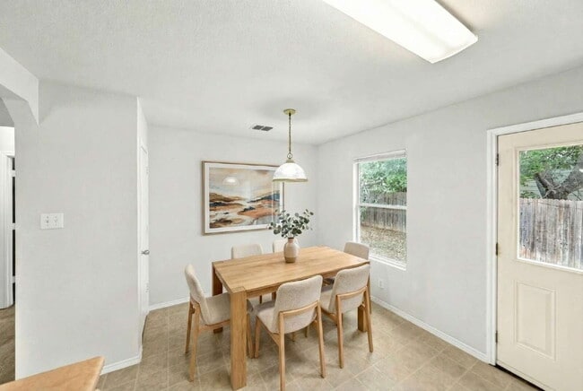 Building Photo - Charming 4-Bedroom Sanctuary - Spacious Living Awaits