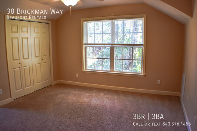 Building Photo - 38 Brickman Way