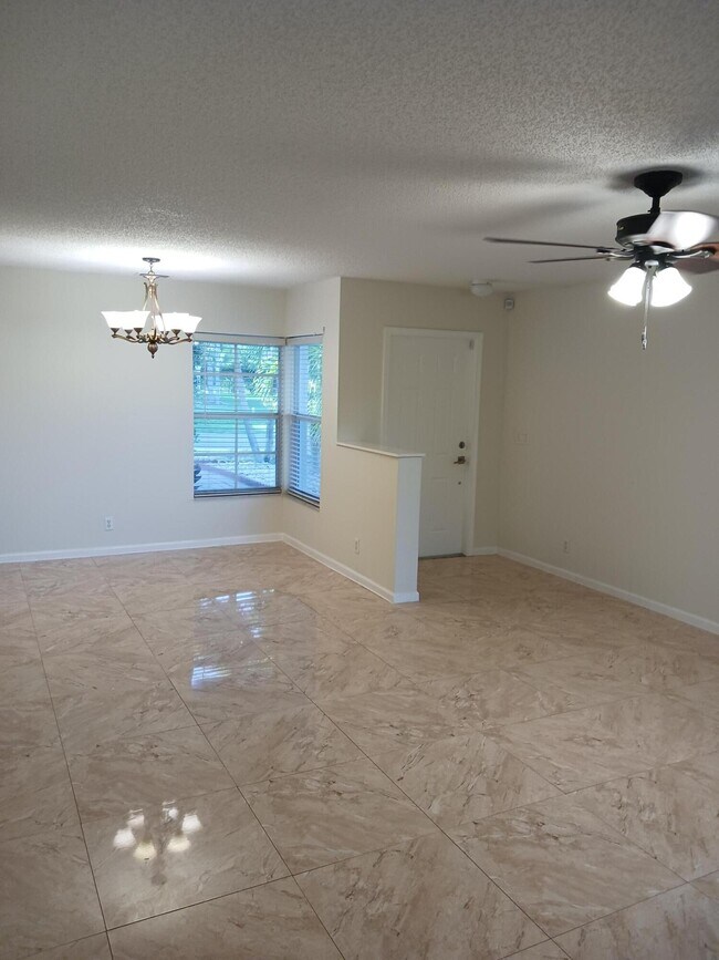Building Photo - 738 Perdido Heights Dr