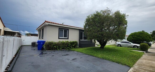 Primary Photo - 3520 NW 20th St
