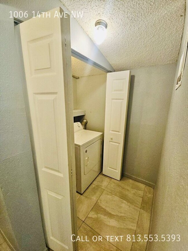 Building Photo - 1006 14th Ave NW