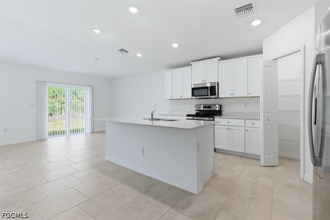Building Photo - 3911 Treasure Oak Wy