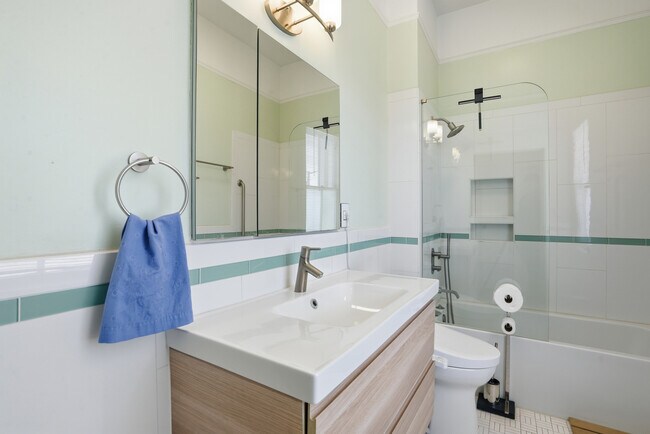 Building Photo - Savannah's Victorian Historic District