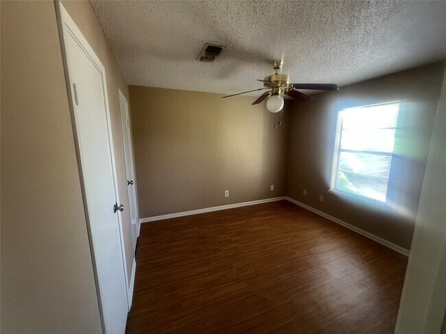 Primary Photo - 12207 11th St