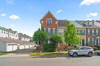 Building Photo - 2 Bed 2.5 Bath - Lakelands Townhome - Deta...